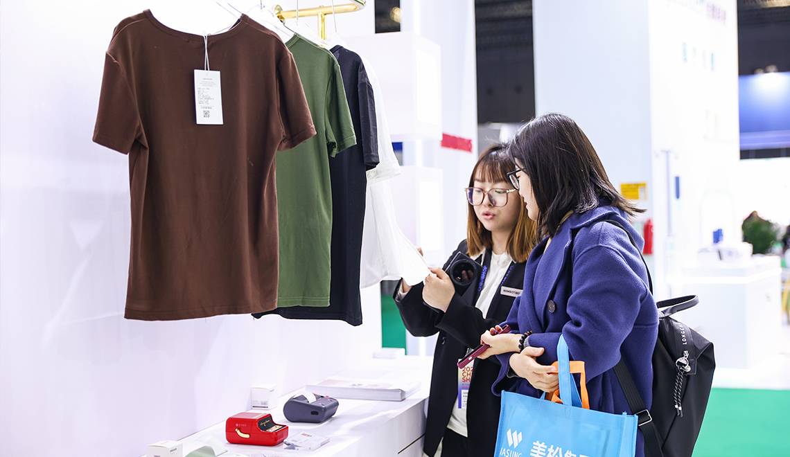 精臣攜多款智能標簽打印產品亮相2024CHINASHOP，賦能服裝服飾零售新場景